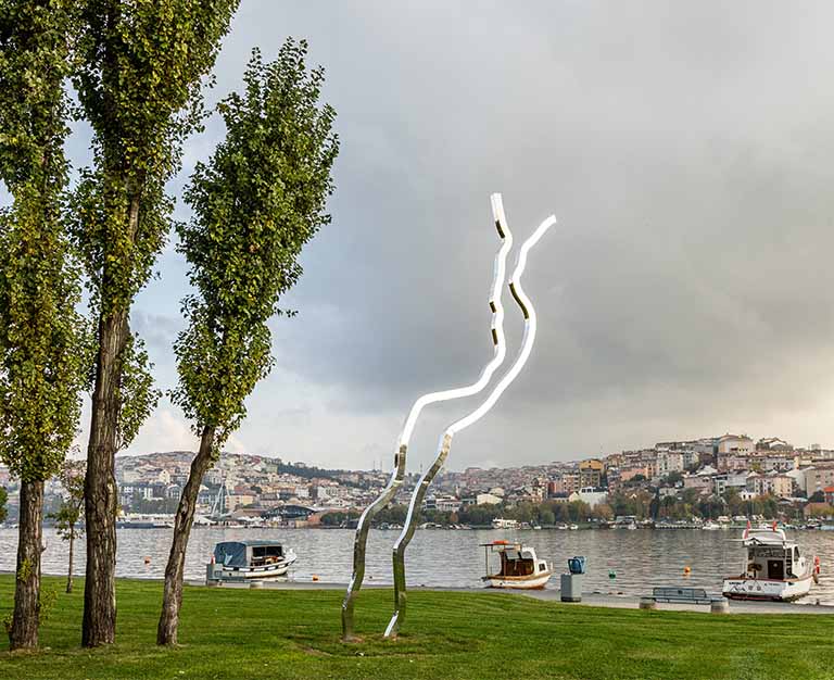 İstanbul Bienali’nin üçüncü kalıcı eseri İstanbul’la buluşuyor